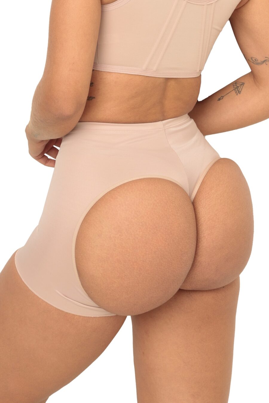 SHORT LEVANTA BUMBUM CURTO LISO - Imagem 2